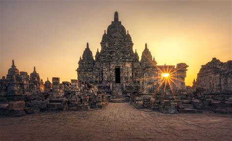 Prambanan Temple: Uma Jornada Espiritual Através da História e Arquitetura Javanesa!